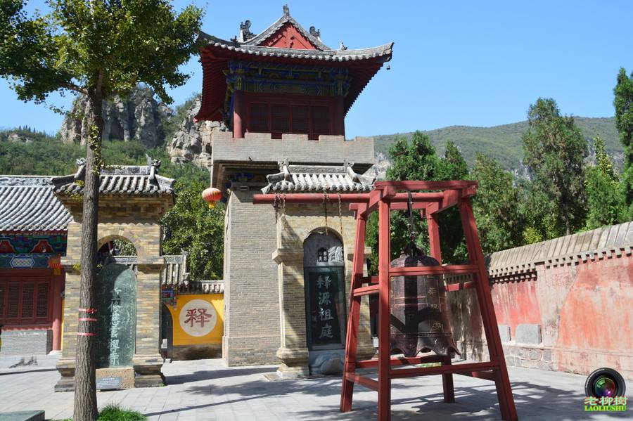 青龙山寺庙图片