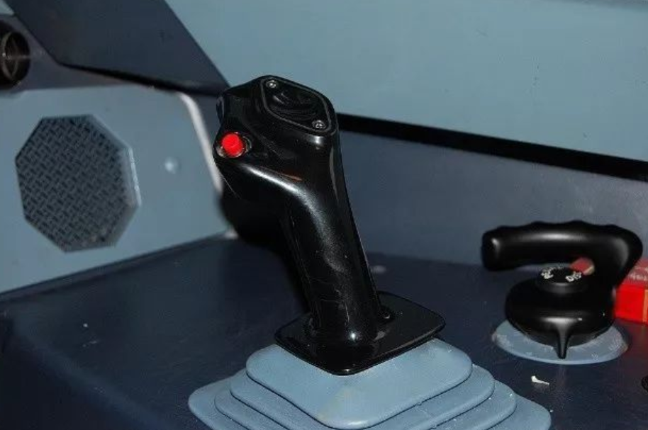 取消方向盘用飞机操纵杆开车法拉利这是要上天