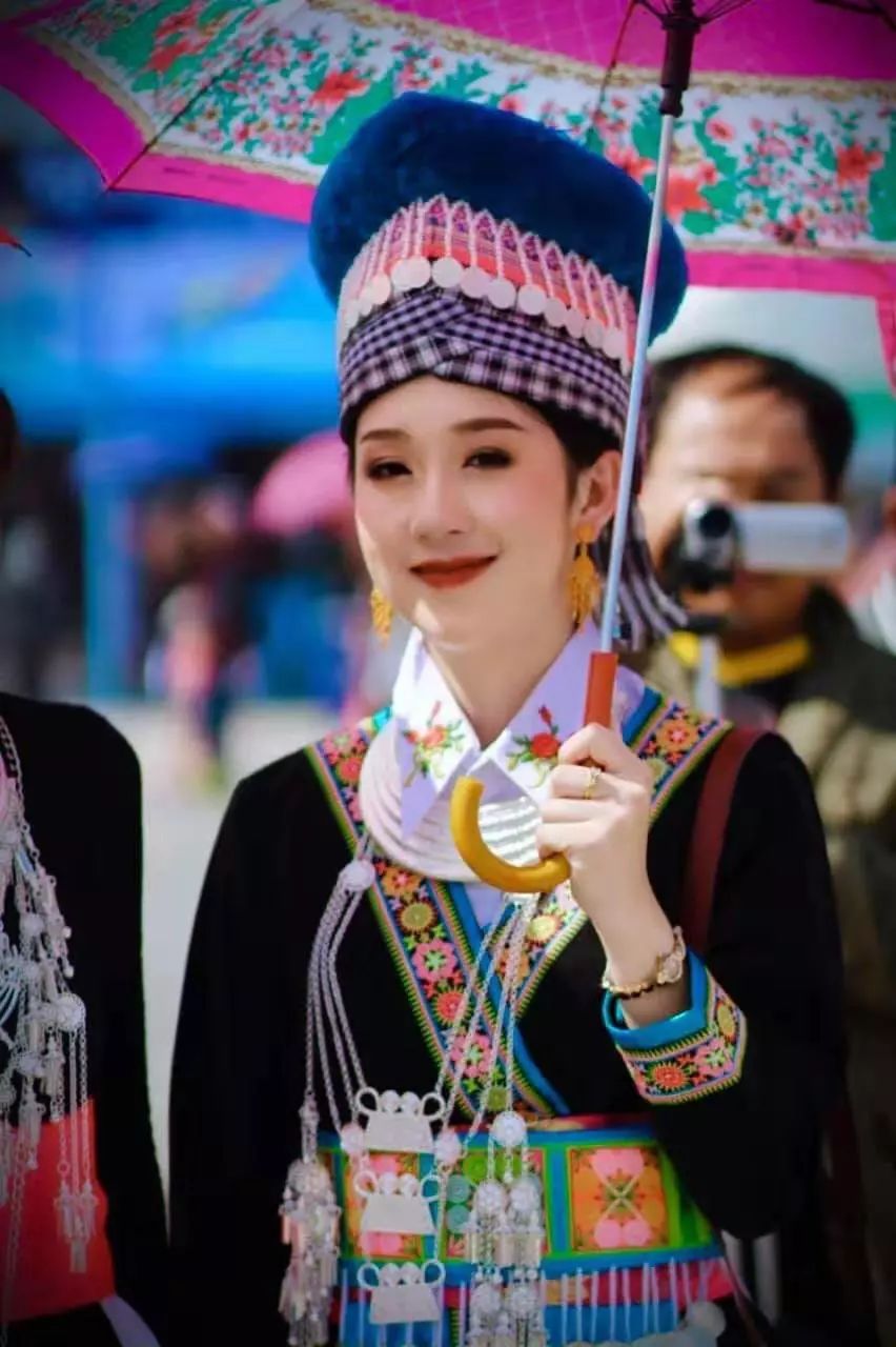 老挝苗族过苗年盛况空前三苗记者现场双语精彩报道