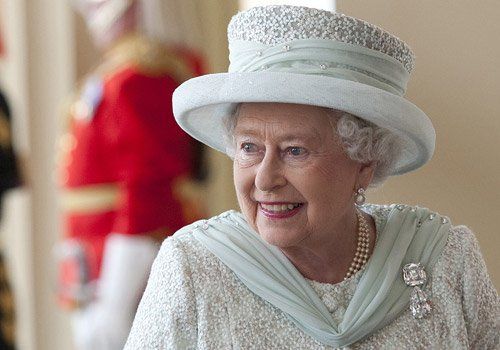 93岁英国女王18个月后真要退休在位67年经历14任首相