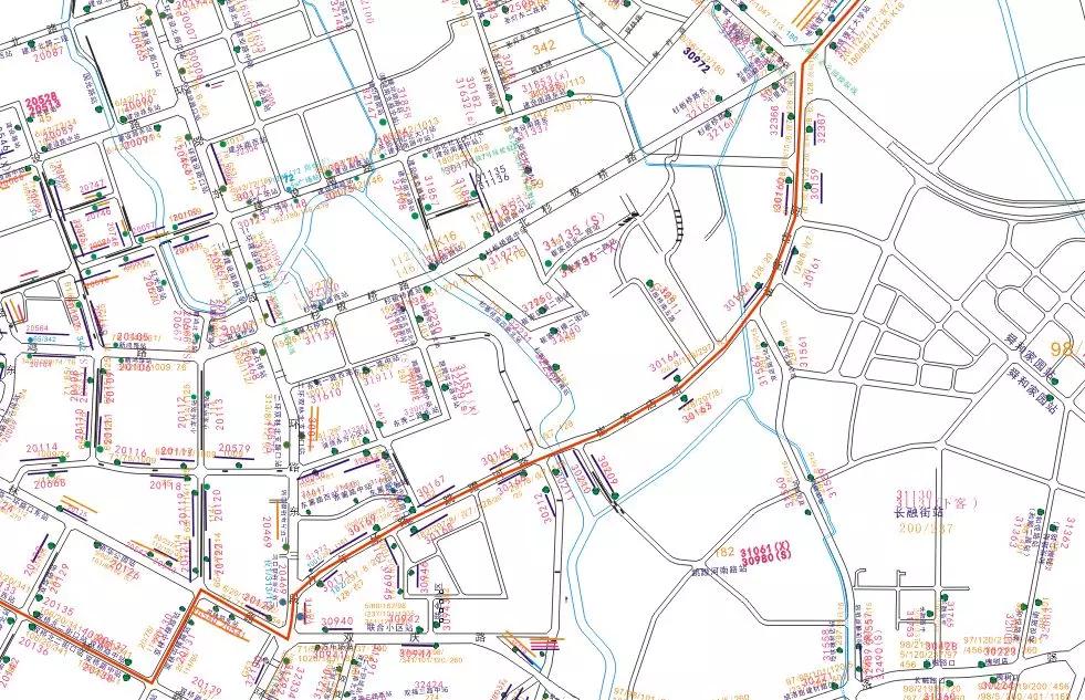 开了快速公交k16线夜间公交18路