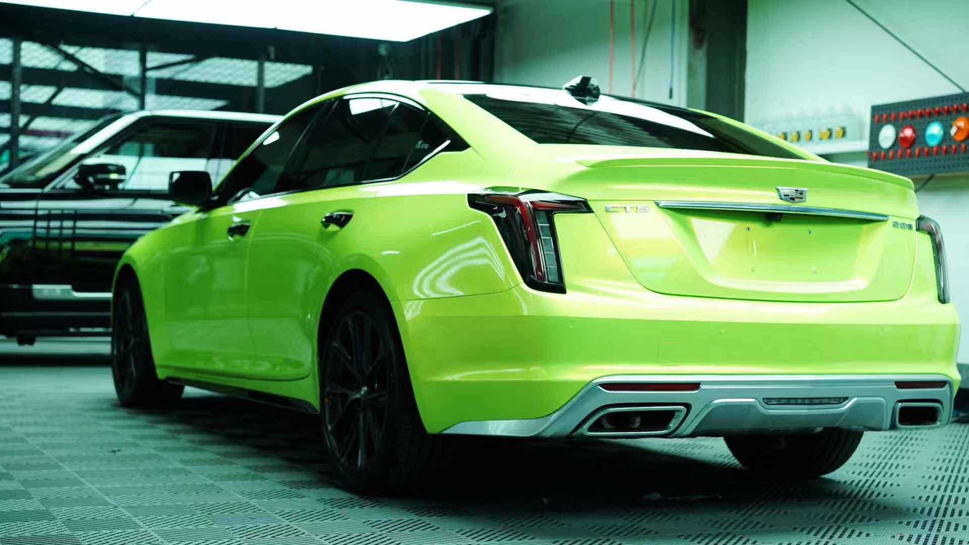 反其道而行之凯迪拉克ct5改色珊瑚荧光黄在冬天里的一道亮色