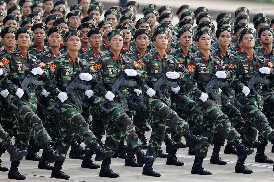图为越南陆军阅兵式