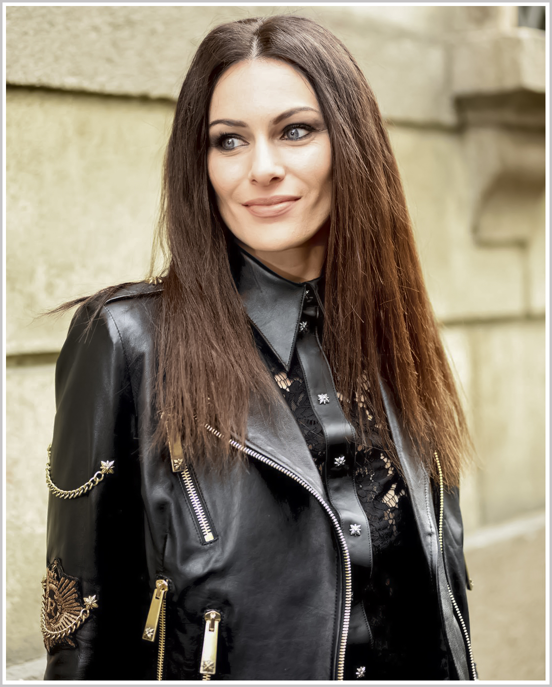 学会皮革单品穿搭法则甜美风女孩也可以走雅痞路线