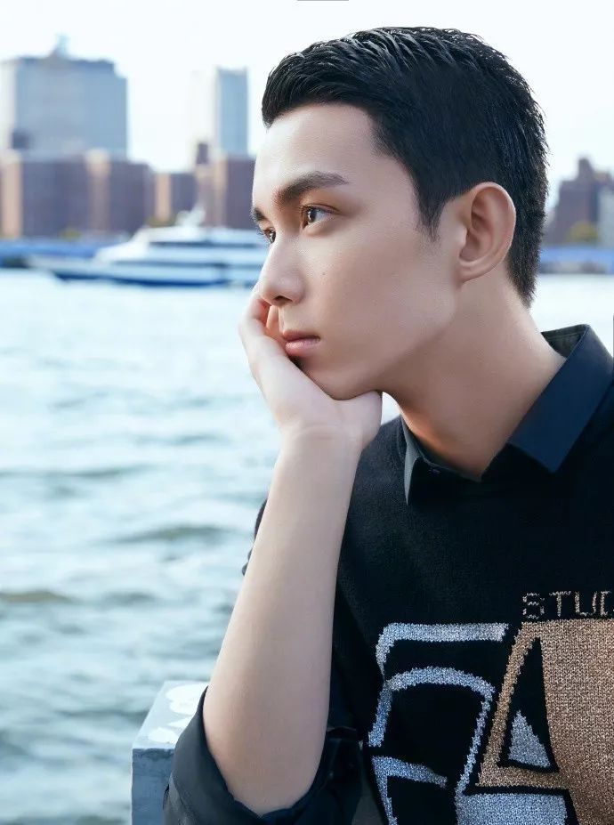 吴磊37侧分发型好帅呀