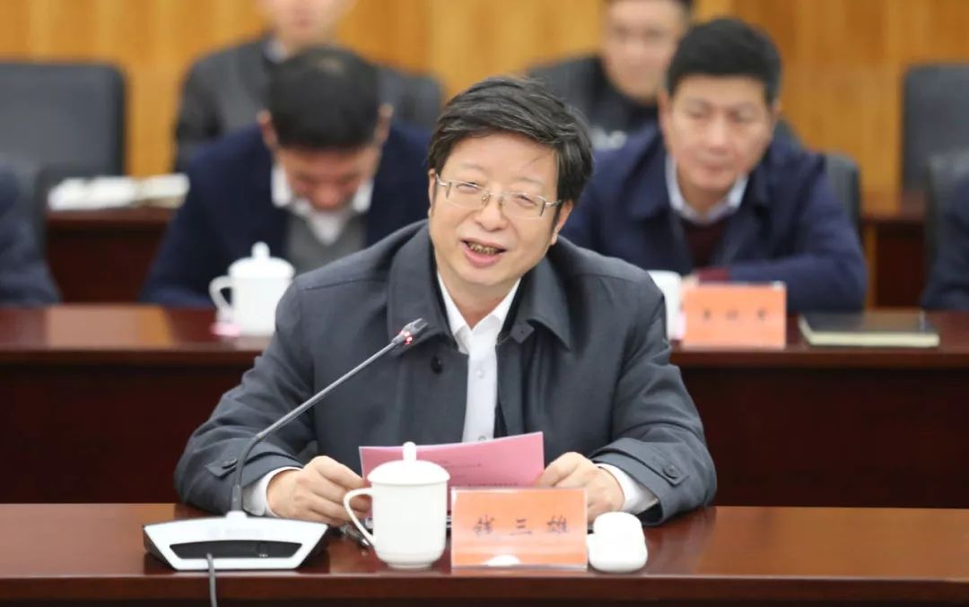 市委副书记,市长钱三雄和省水利厅厅长马林云出席签约仪式并讲话.