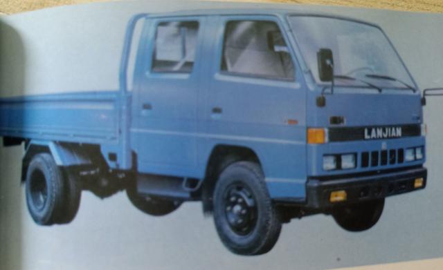 90年代初开发生产的蓝箭牌lj1050ab型双排座柴油汽车▲长沙汽车制造厂