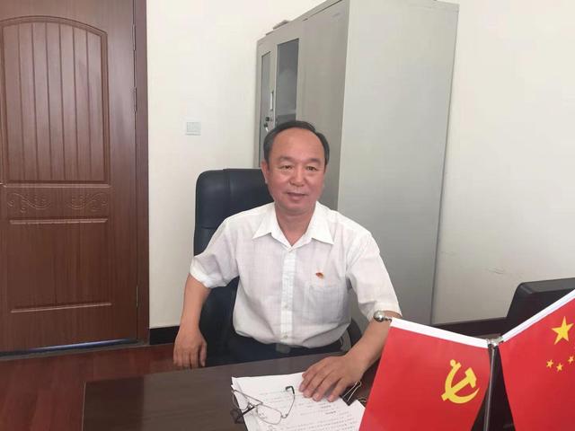 画家孙立斌与他的没骨花鸟画