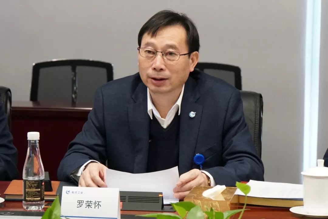 讲话并对后续工作提出要求,党组副书记李本正宣读集团公司表彰决定