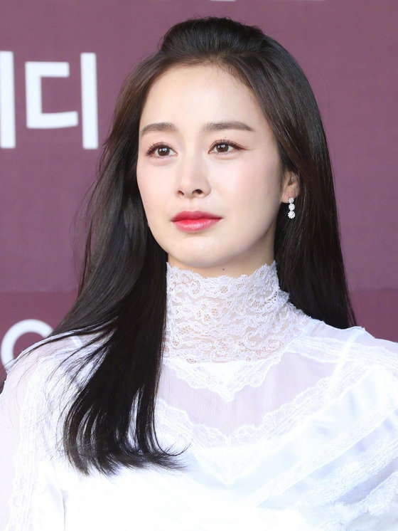 rain妻子金泰希产后复出穿白裙清新优雅纯天然美人脸一点没变