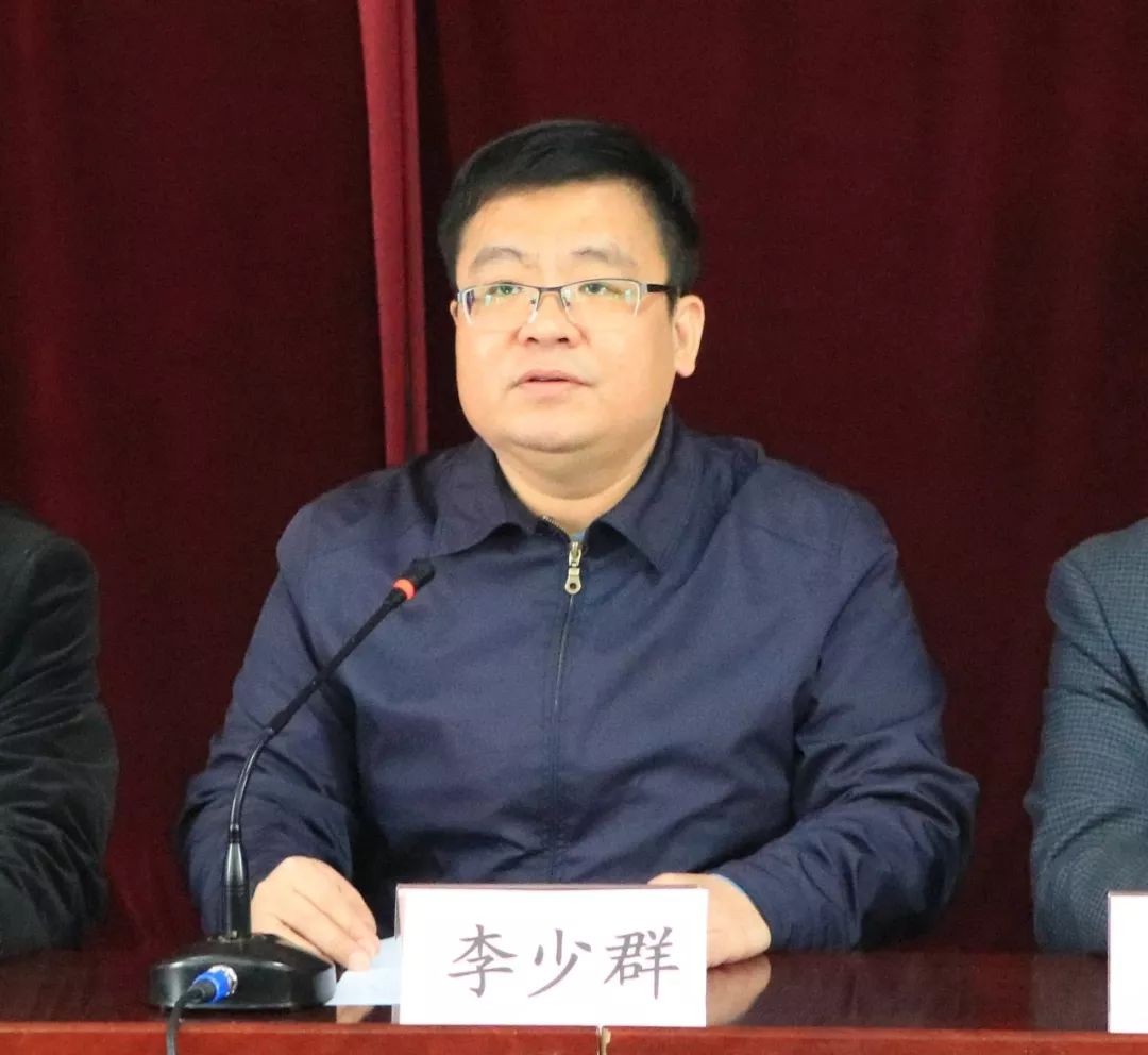 昌吉州党委组织部副部长,福建省援疆前方指挥部副指挥长李少群在助学