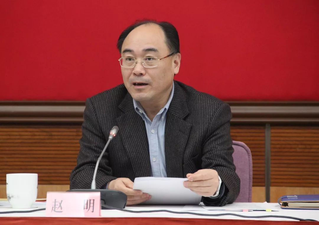 谢根华在致辞中指出,举办本次示范区社会治理创新研讨会恰逢其时,是