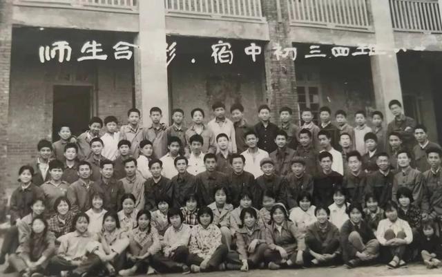 宿松中學慶祝新中國成立70周年暨建校80周年文藝演出