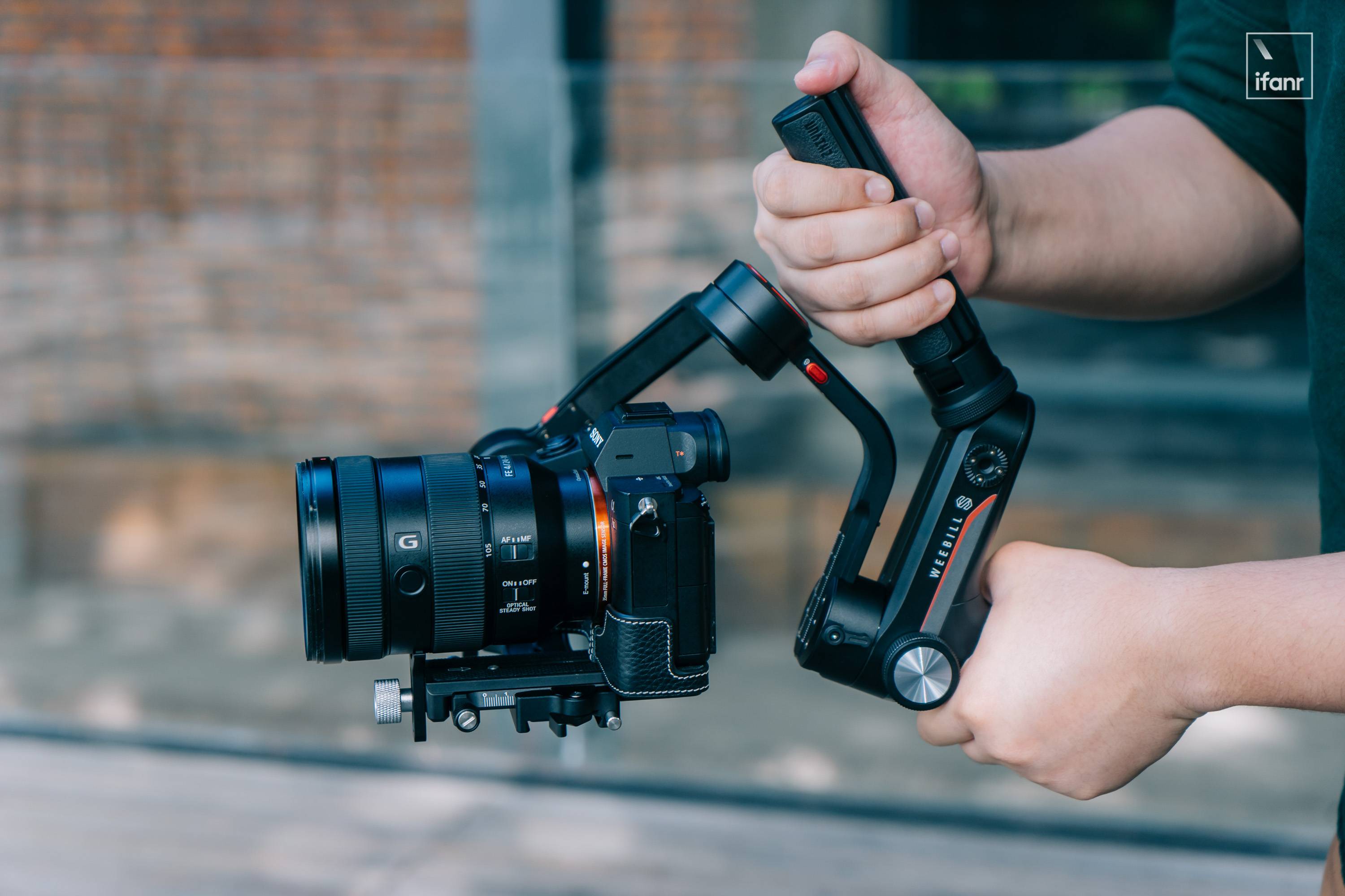 取代传统的旋钮开关,拆装更方便;机轴轴臂加长,支撑大体积,长镜头的