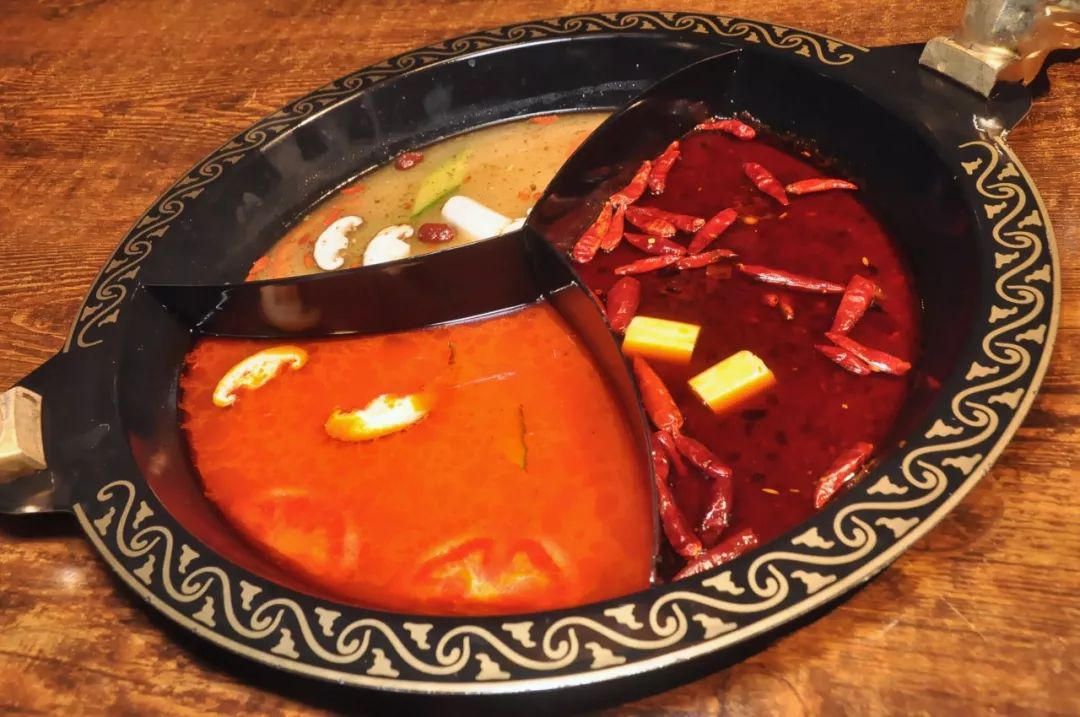 一顿好吃的火锅离不开锅底选三味锅不是妥协,是不做选择顾名思义,铜锅