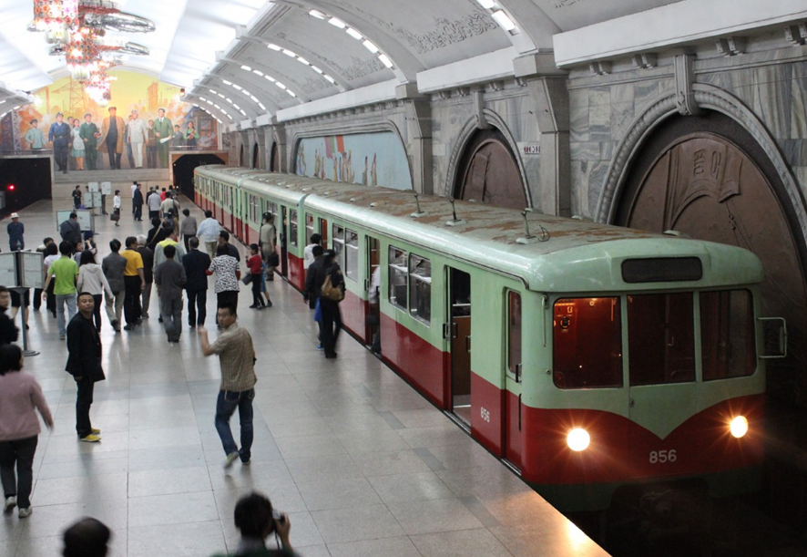 原创世界上最深的地铁:山区路段深入地下150米,运行历史超60年!