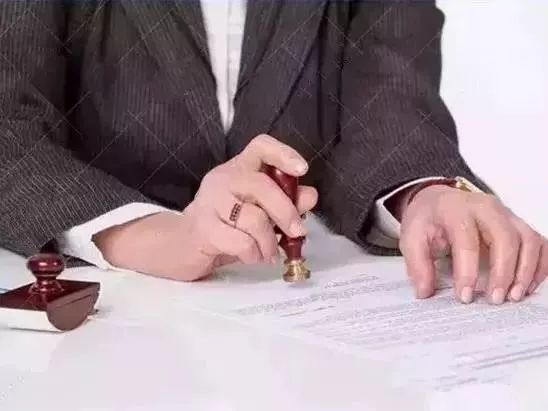 浙江的亿万富豪收养了一位漂亮的养女,竟然是为了……_何雨婷