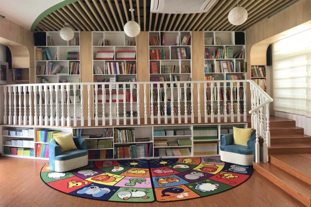 浦南幼儿园打通三间教室的超级阅读室60平方米,是上海规定的专用