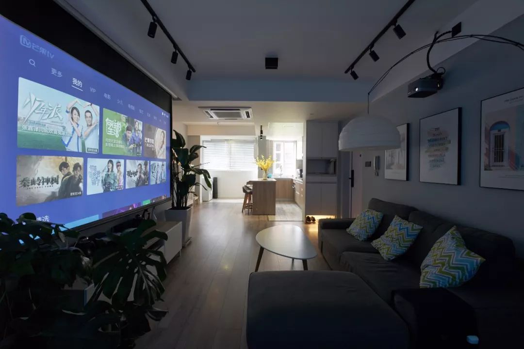 家用投影仪打造你的专属私人影院