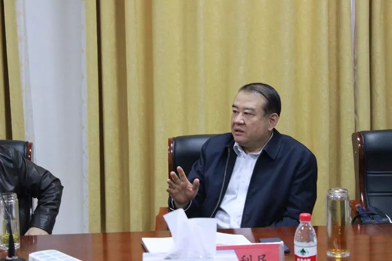 立足解决实际问题推动重点项目建设县长田元君到我镇召开项目问题解决