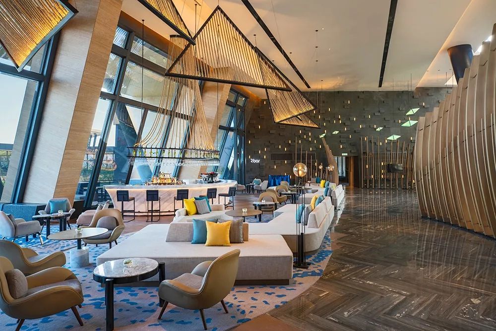 惊艳刷爆小红书的网红酒店品牌厦门开出新店把海浪引入大堂比鼓浪屿