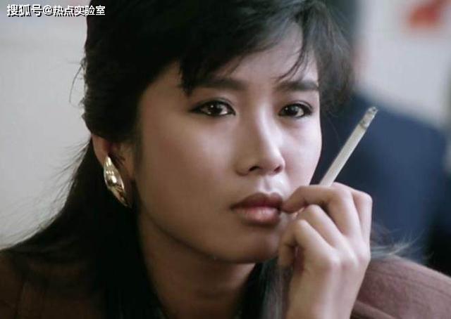 她拥有最性感的身材出演三级片荣获影后今55岁依旧单身