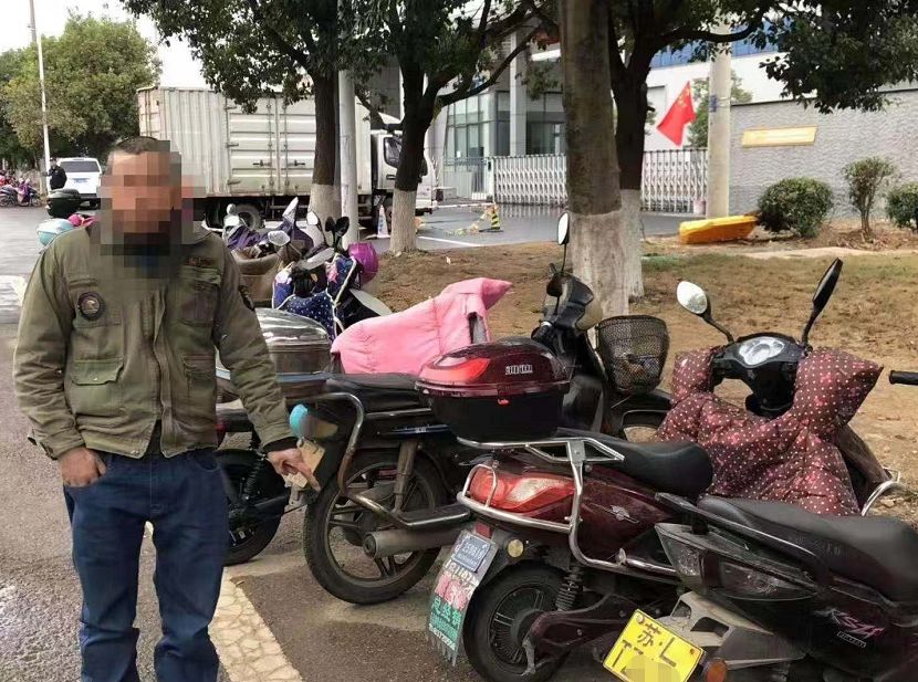 抓到时电瓶车已经被他"大卸八块",正准备