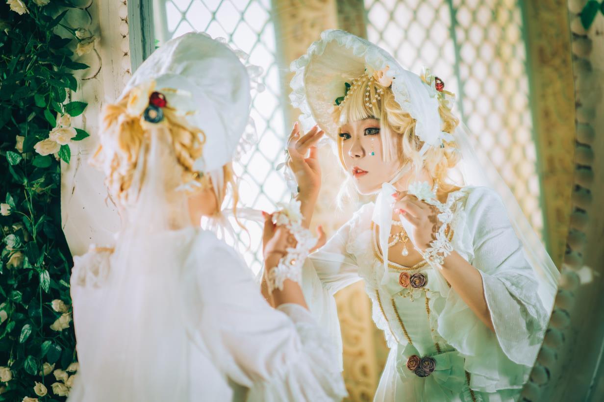 lolita私影正片柯妮维雅,镜中美人美目相对