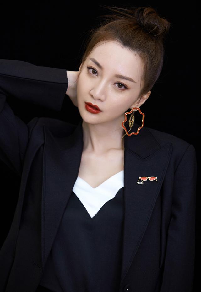 时尚酷美——演员郑雅文