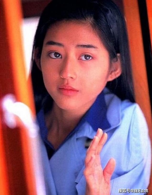 年轻时候的李嘉欣无疑是国内极具代表性的美人,可你们看小泽真珠年轻