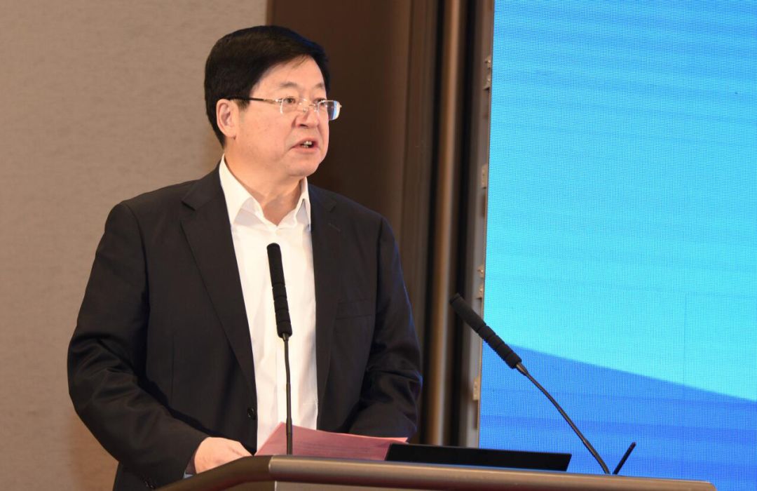 刘晓一致辞出席会议并作重要讲话中国建筑装饰协会名誉会长马挺贵中国