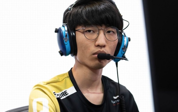 一句话2万多元就没了 《守望先锋》职业选手因泄密遭罚款_fissure