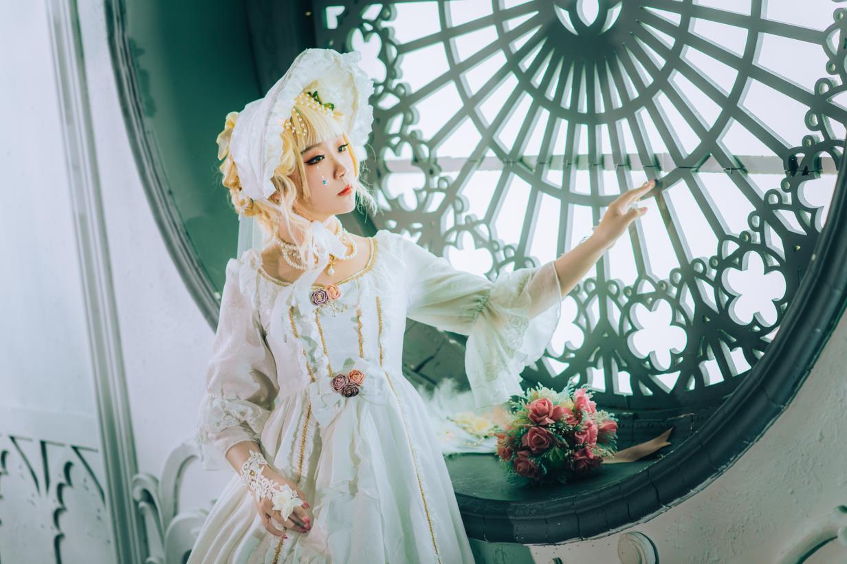 lolita私影正片柯妮维雅,镜中美人美目相对