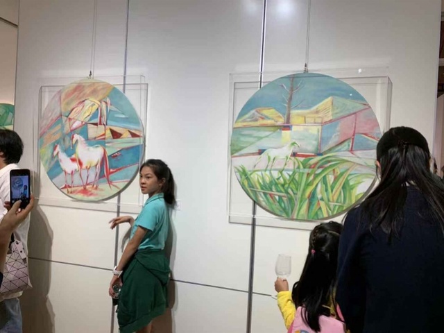 带你走进五彩缤纷的想象世界迁流与永恒吴小燕油画展深圳开展