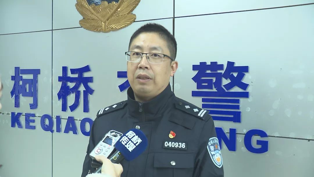 柯桥交警中队指导员陈永虎:"从五月份开始,我们两个平台处罚了近百人