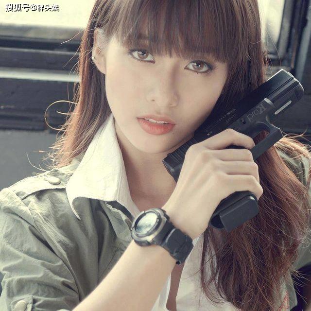 原创《黄金兄弟》的女主角,现实中长相清纯,还是个美女拳击手