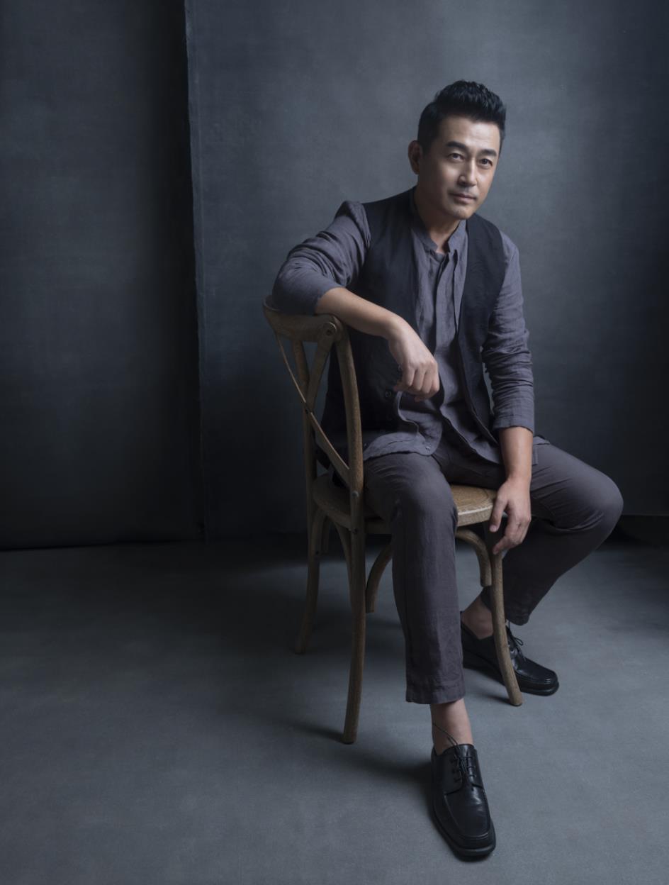 埋头耕耘演技,王志飞获金鸡奖最佳男配角殊荣