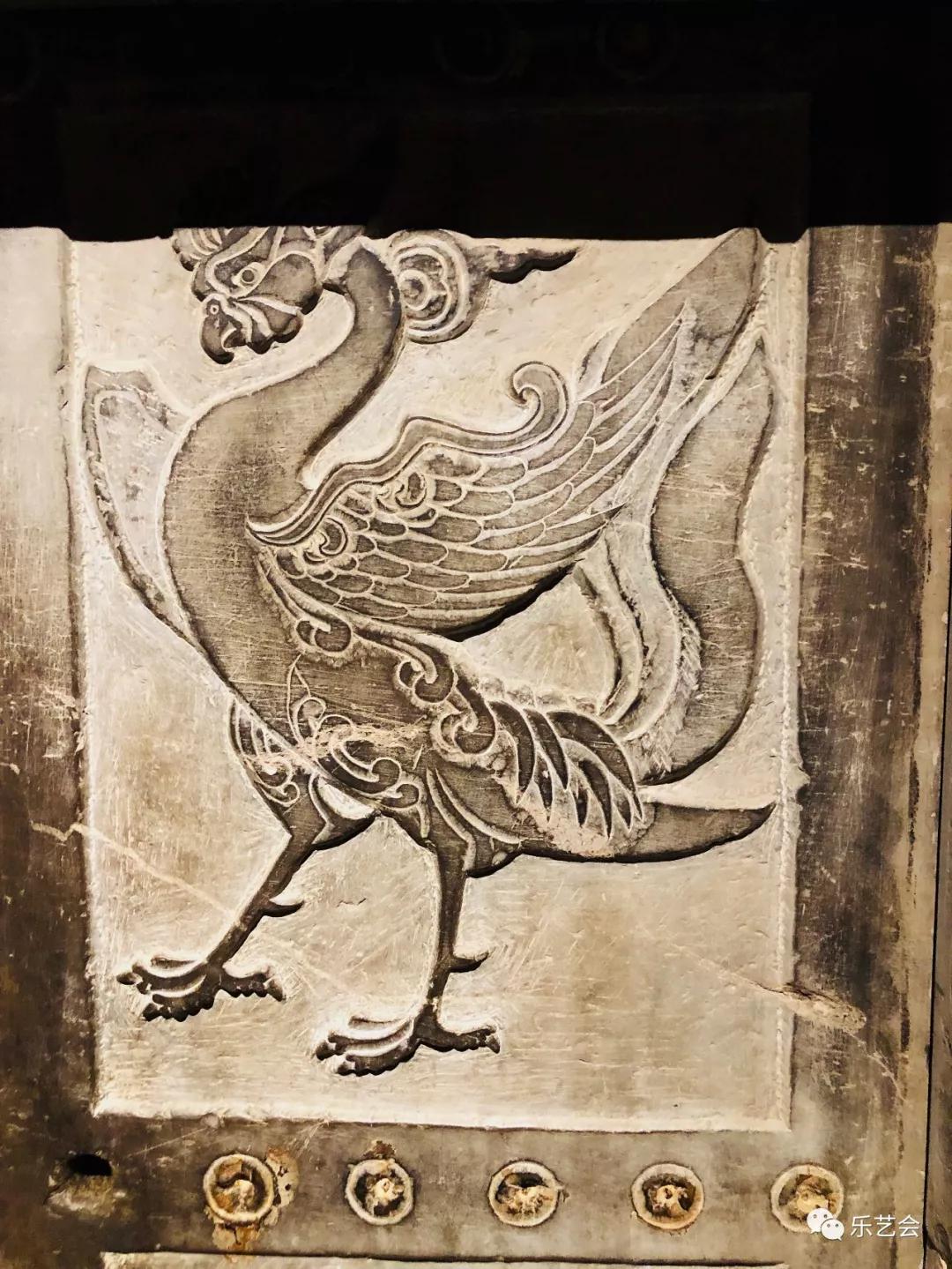 李寿墓室出土了墓门,龟形墓志,石椁等重要石刻.