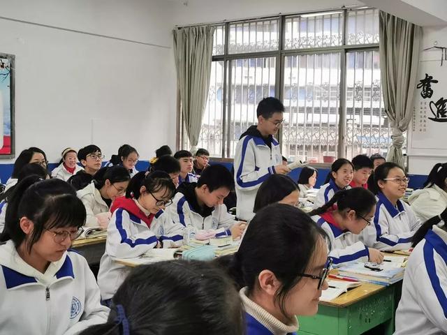 达州市第一中学校初三学生，老师2019的一天(图3)