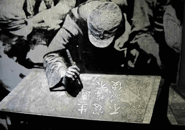 3000壮士"自断退路"死战,将军亲上战场,身中十余弹仍手举大刀_王铭章