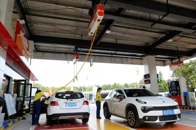 汽车可以空中加油车加油体验全国首个空中加油站