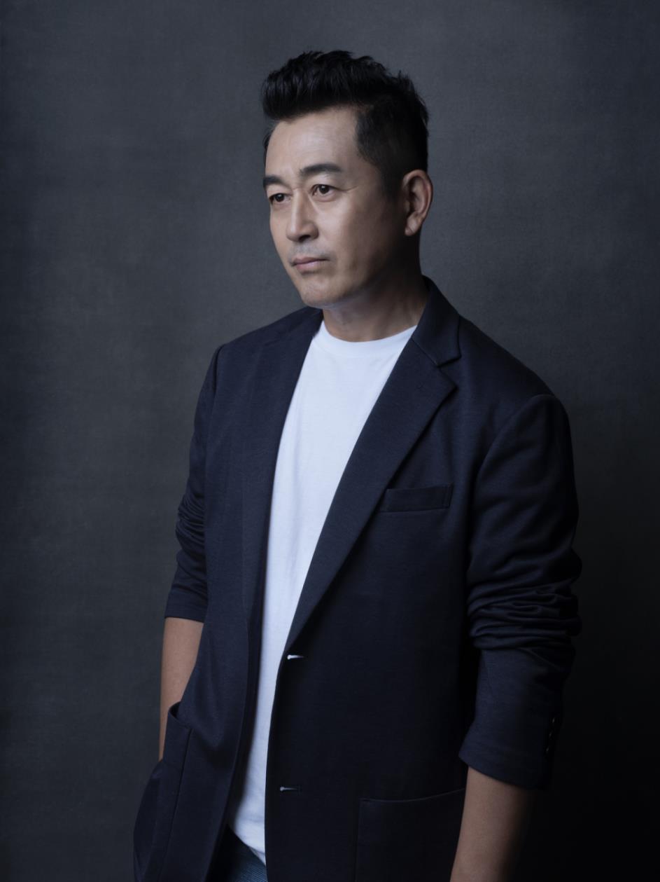 埋头耕耘演技,王志飞获金鸡奖最佳男配角殊荣