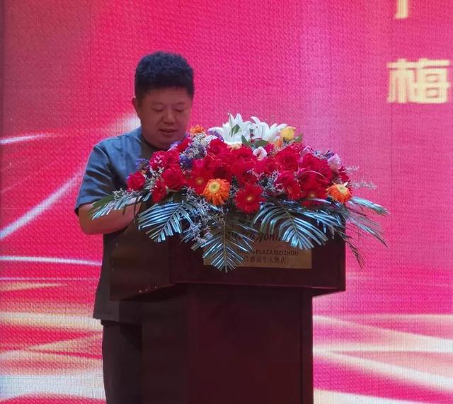 广东邹氏宗亲会会长——邹锡昌如今,更有许多为家族事务劳碌奔波,慷慨