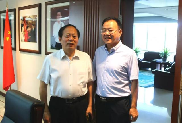 书记接见了菏泽市体育局局长史长华与菏泽市曹州武术学校校长贾其武