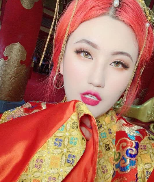 赤木刚宪"中式婚纱"曝光,娇艳动人却不见韩美娟身影,发色认真的?