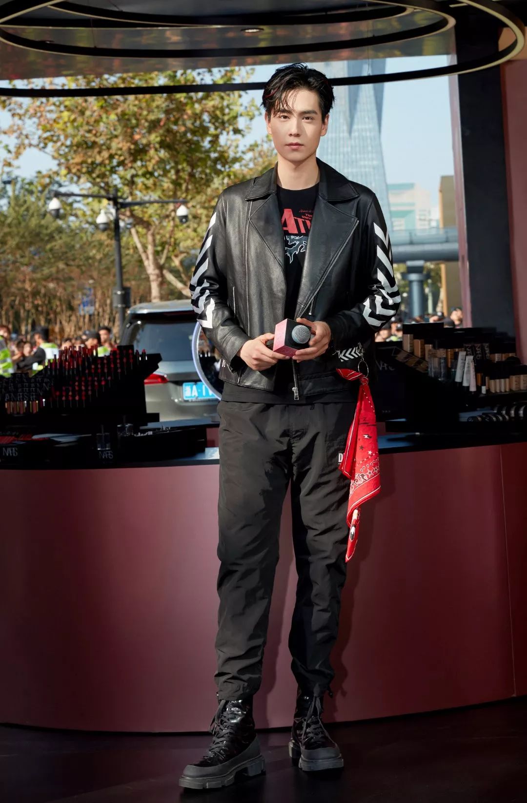 明星皮夹克造型哪个帅到了你谢霆锋不按常理出牌