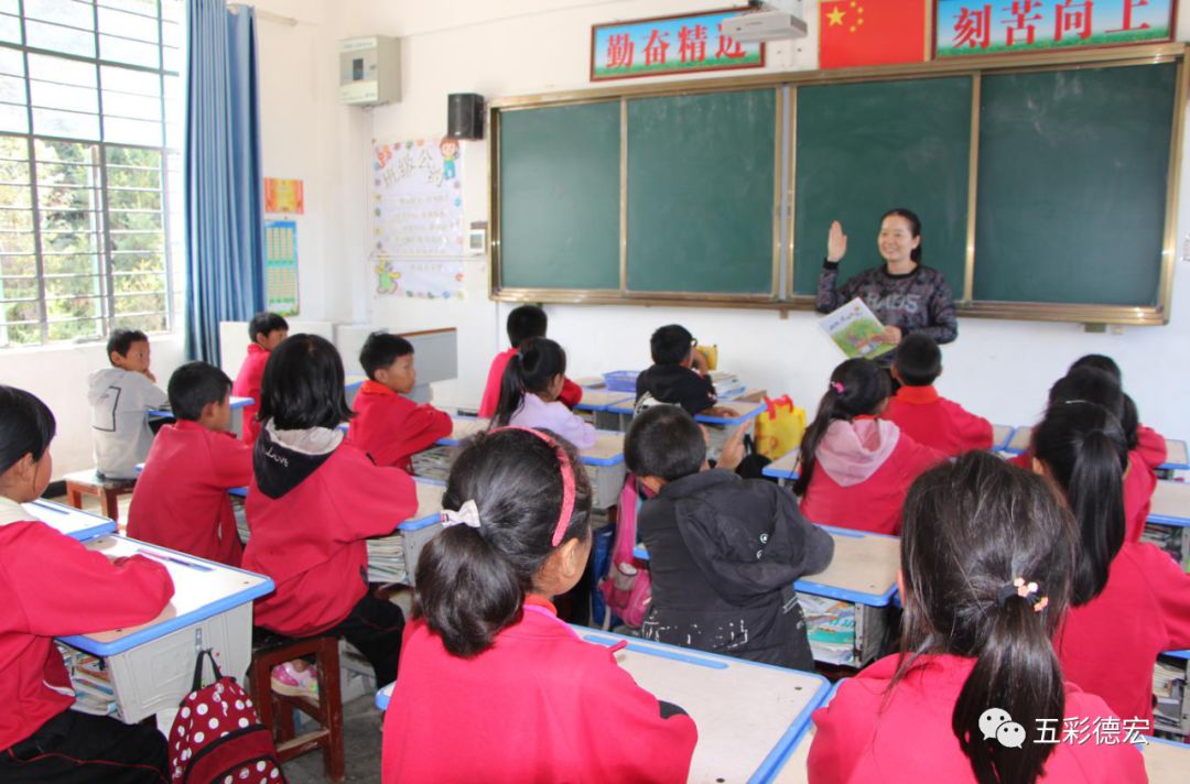 据介绍,自2016年开始,德宏州图书馆分别在德宏州各县市山区小学建立"