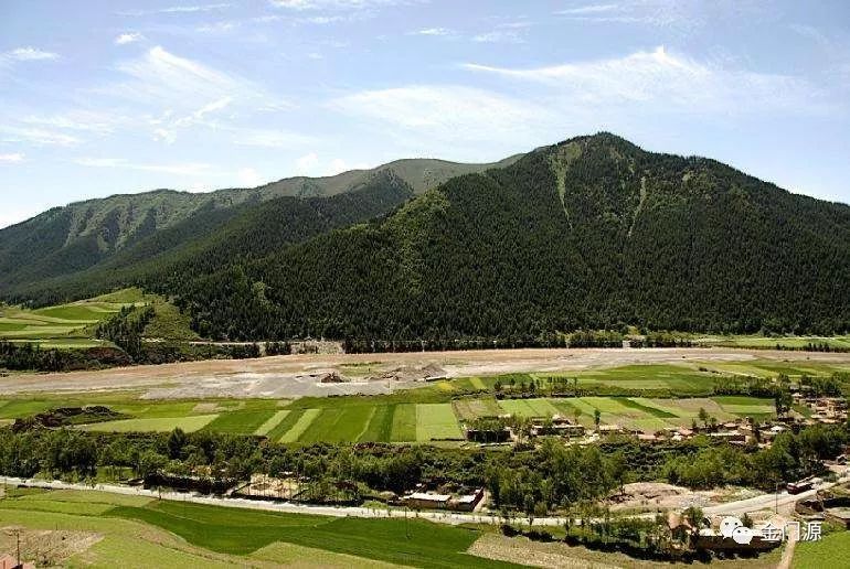 民族团结促进经济发展如今,在门源县东川镇,共浇民族团结之花,共唱