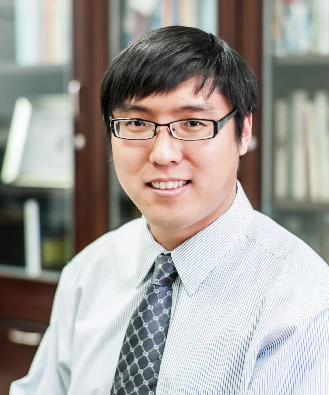 通讯我院李扬教授获得2019年度宝钢优秀教师奖