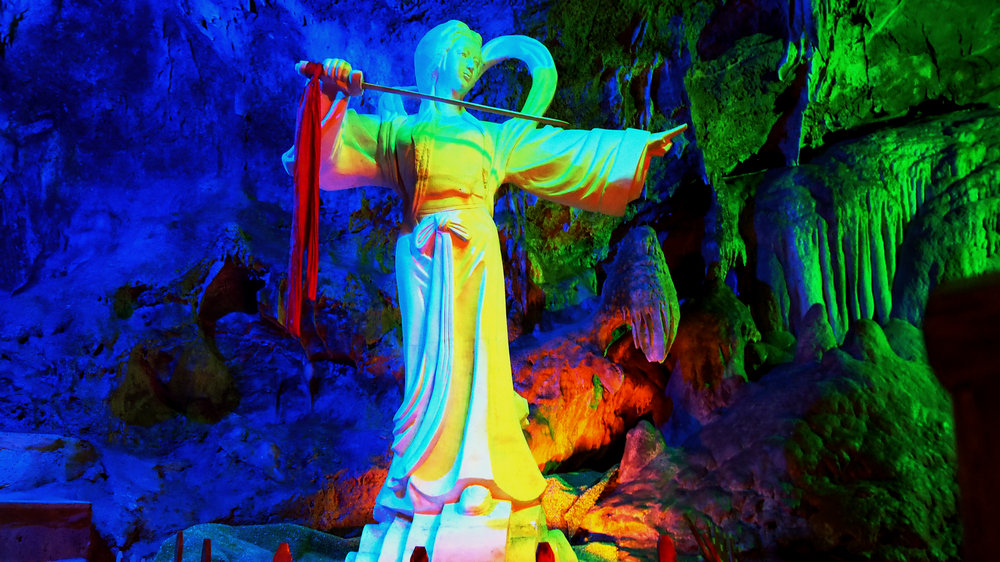 行走的风景——天龙洞中看神仙姐姐修炼玉女剑法